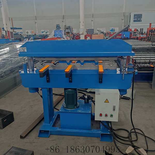 Front view of the single roof panel curving machine