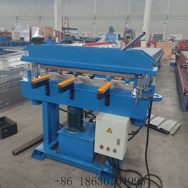 Front view of the roof panel curving machine