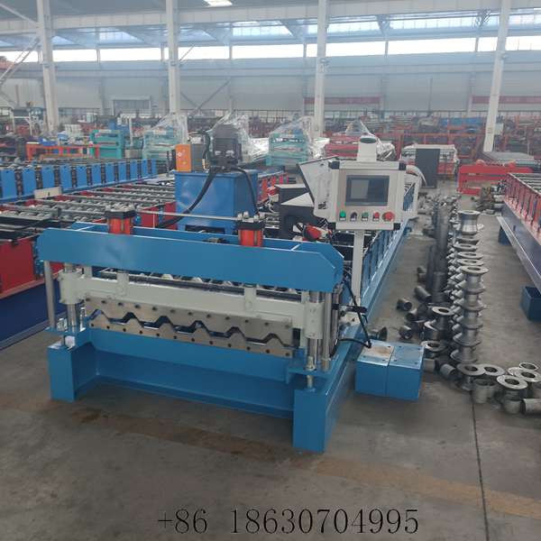 Front view of the 980 roofing panel forming machine