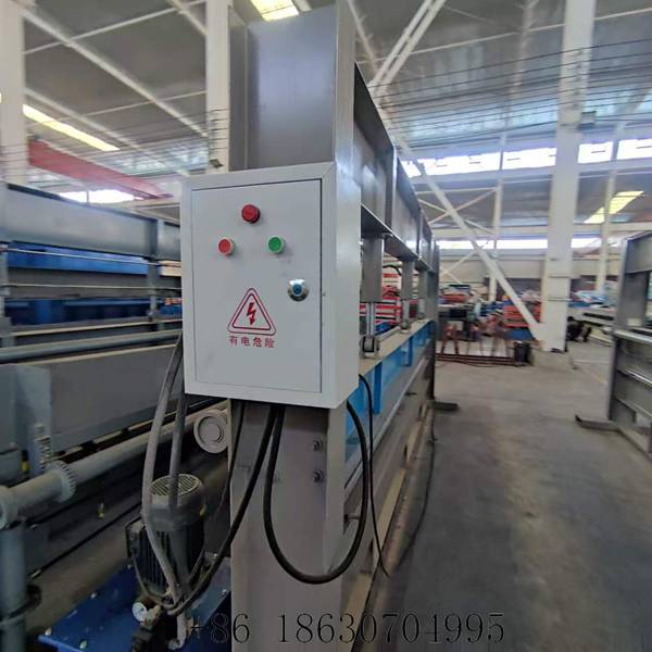 Electrical control cabinet and hydraulic pump station powering the bending machine