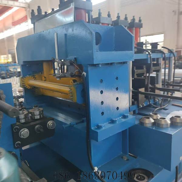 Front shear cutting unit of the CZ purlin machine