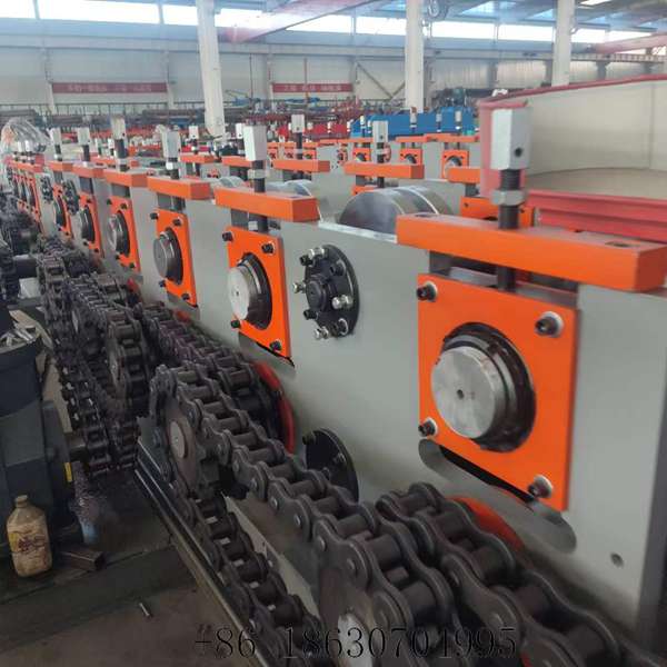 Chain drive system of the fully automatic C purlin roll forming machine