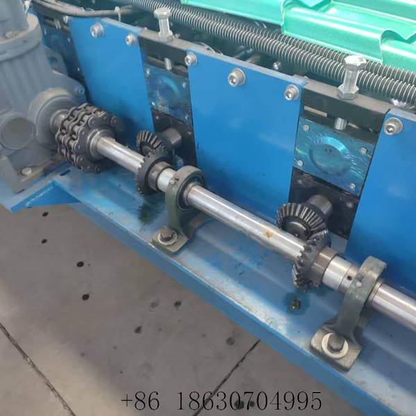 Bevel gear drive of the 800 glazed roof tile machine