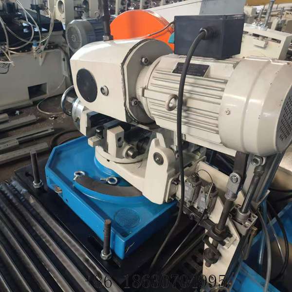 Cutting motor and hydraulic cutting unit of the octagonal tube roll forming machine