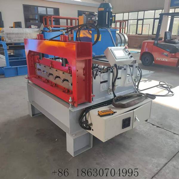 Hydraulic roof panel curving machine