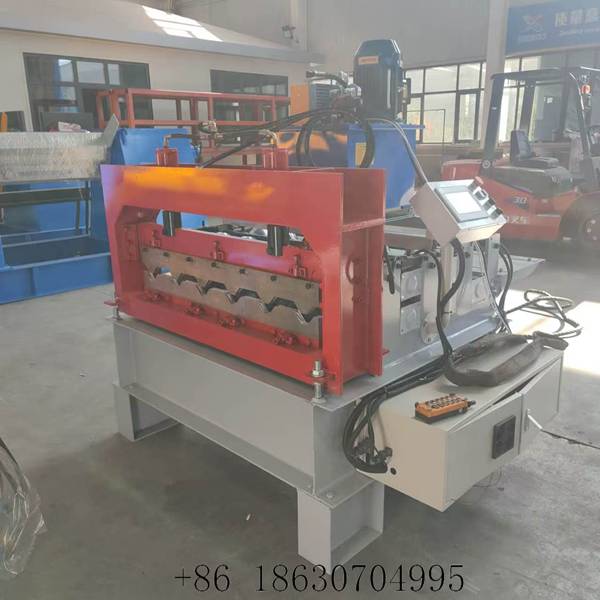 Front view of the hydraulic roof panel curving machine