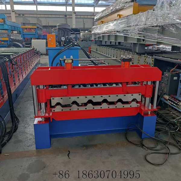 Front view of the 980 mm high-rib trapezoidal roof sheet forming machine for durable tropical roofing