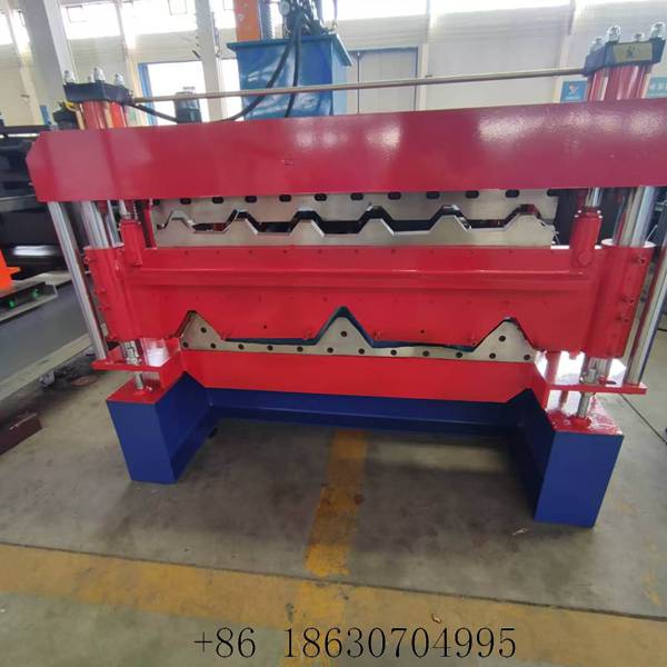Overall view of the double layer IBR sheeting machine in production