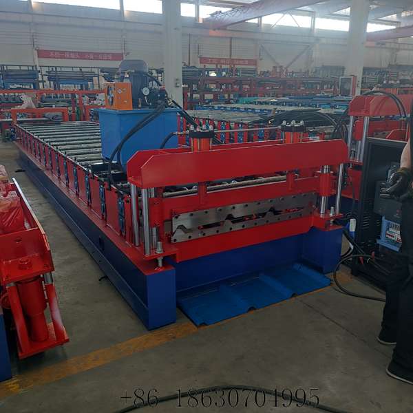 Front view of the 1050 trapezoidal metal roof panel forming machine with 1000 mm effective width