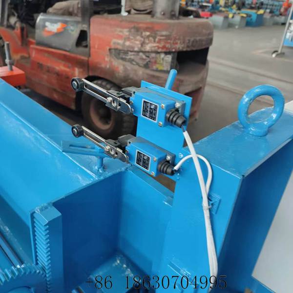 Solenoid valve manifold and coils on the hydraulic power station of the shearing machine