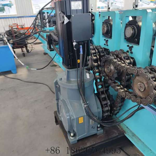 Electric motor and rating plate driving the roller stations of the c purlin forming machine