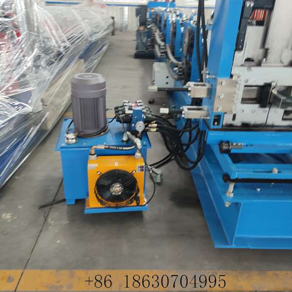 Hydraulic pump station with pressure gauge supplying the punching and cutting cylinders