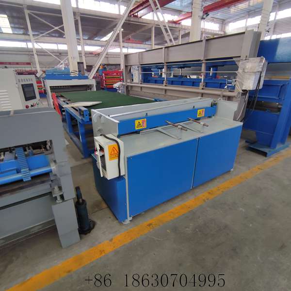 Side view of the electric sheet metal shearing machine installed in the plate cutting line