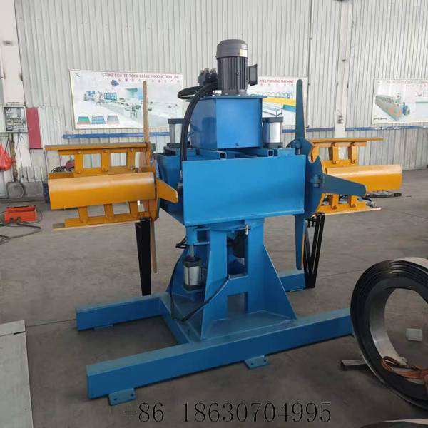 Front view of double head hydraulic decoiler with dual rotary mandrels
