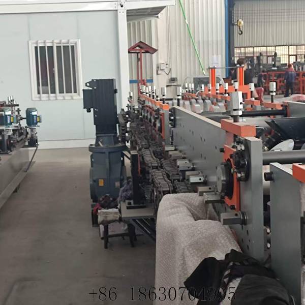 Quick-change motorized sizing system for automatic CZ purlin forming machine